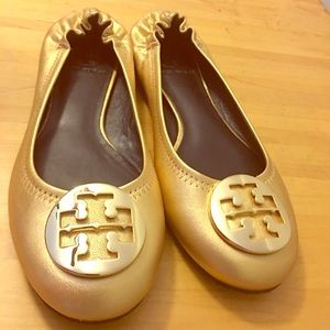 Tory Burch Reva Metallic Flats In Gold